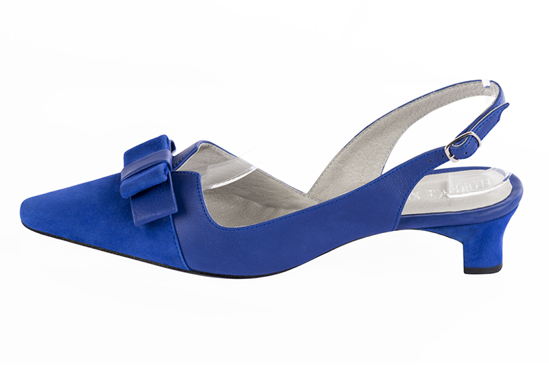 Electric blue women's open back shoes, with a knot. Tapered toe. Low kitten heels. Profile view - Florence KOOIJMAN